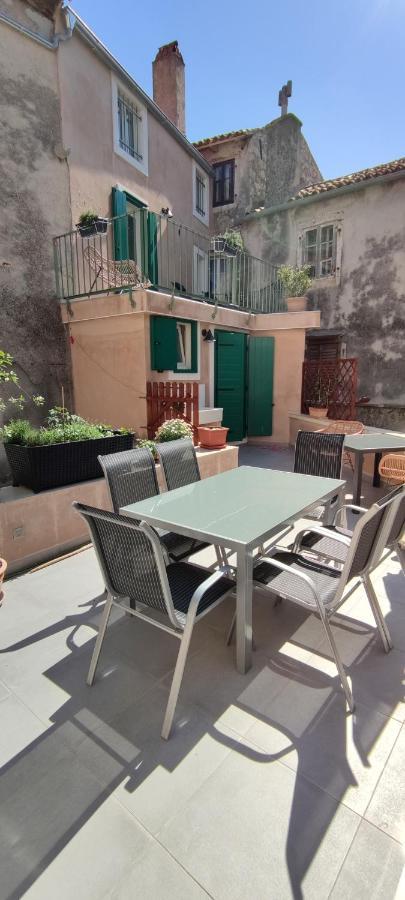 Luxury Apartment - Old Soul With A New Heart Đảo Đảo Cres Ngoại thất bức ảnh